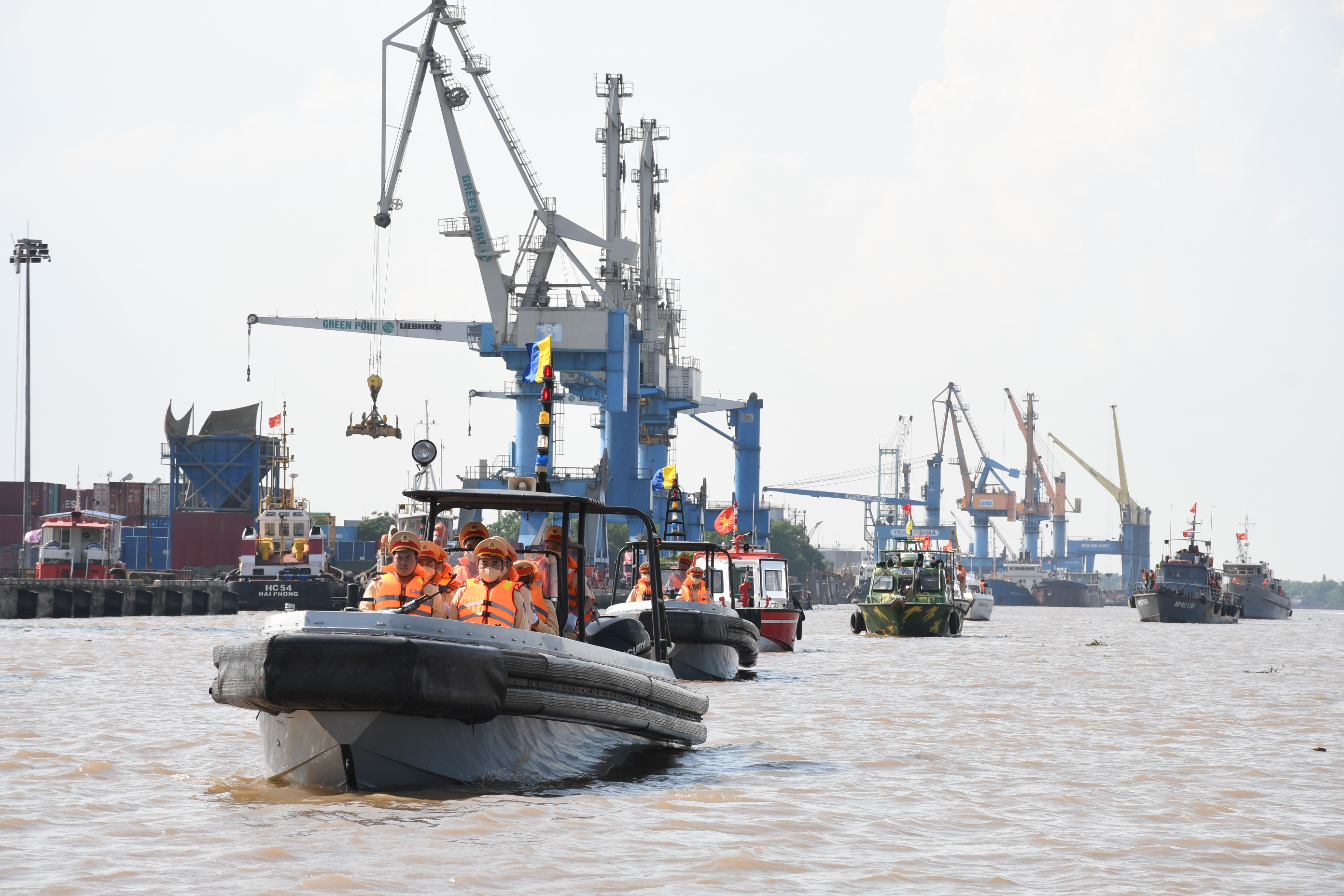 Thiết lập trật tự an toàn giao thông trong hoạt động vận tải trên đường thủy nội địa